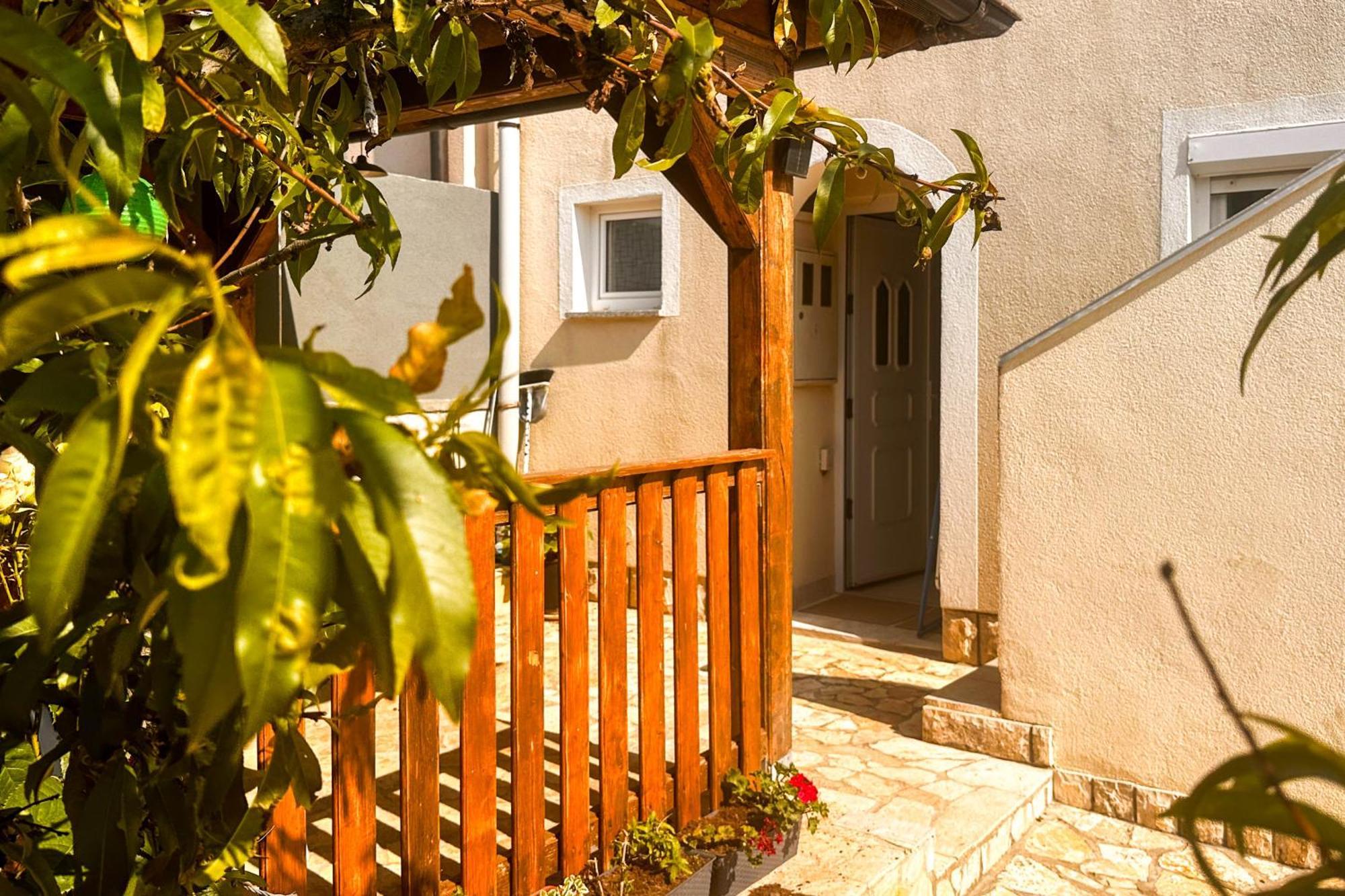 Apartmani Trupeljak Mandre Exterior photo